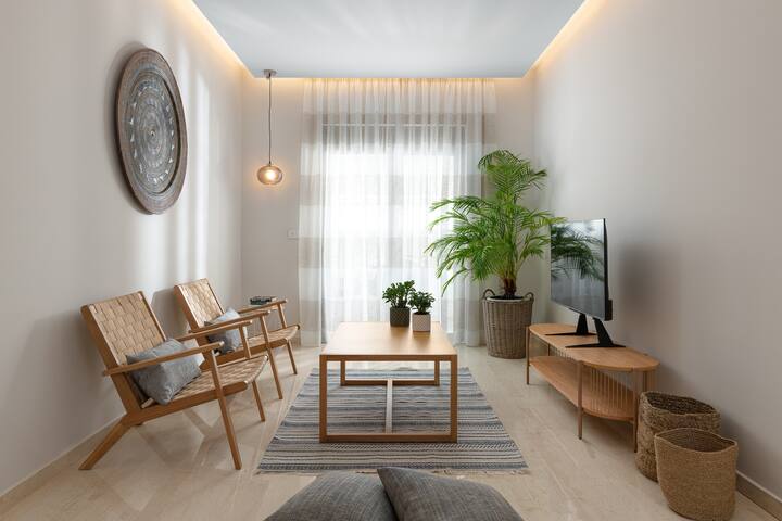 Stylish Rhodes Apartment with Prime Location