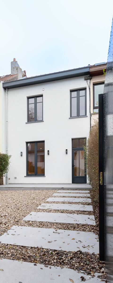 4 bedroom house 4 garden beds near Brussels
