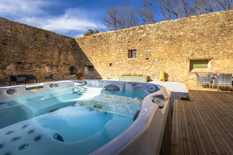 Pasha Gîte • Jacuzzi • Wi-Fi • Castle View & Tranquility