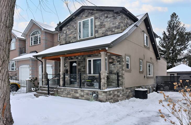 Lake Trails Toronto House gallery image 2