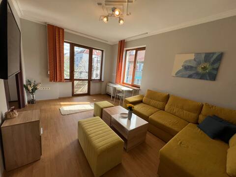 Rio Sunny 2BDR Apt near NDK, Metro, 24/7 parking