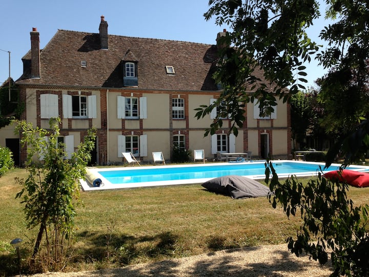 Big house with a pool Houses for Rent in ConchesenOuche, Normandie