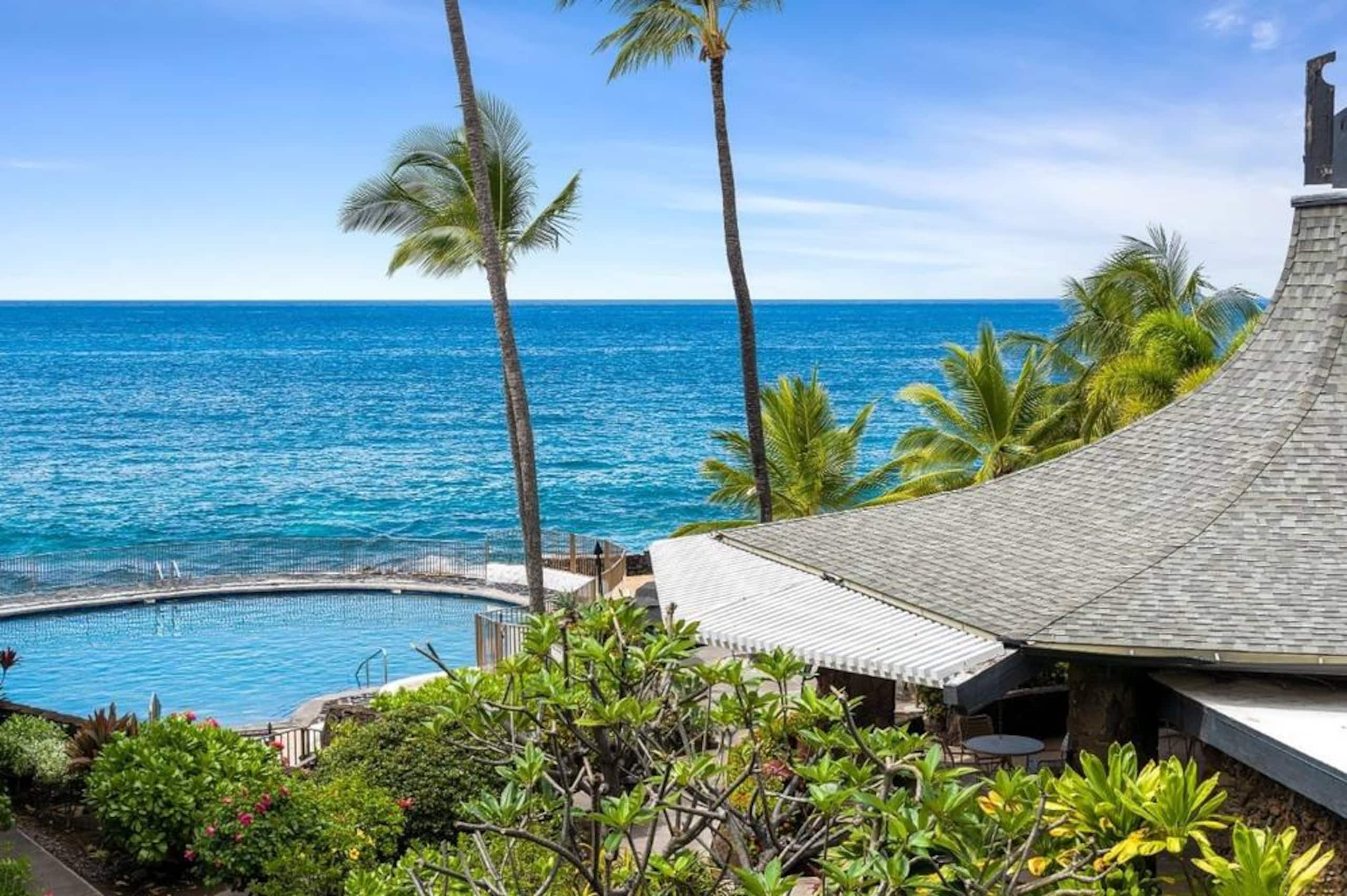 10 min to Town* AC*King Bed*Oceanside Pool - Image 25
