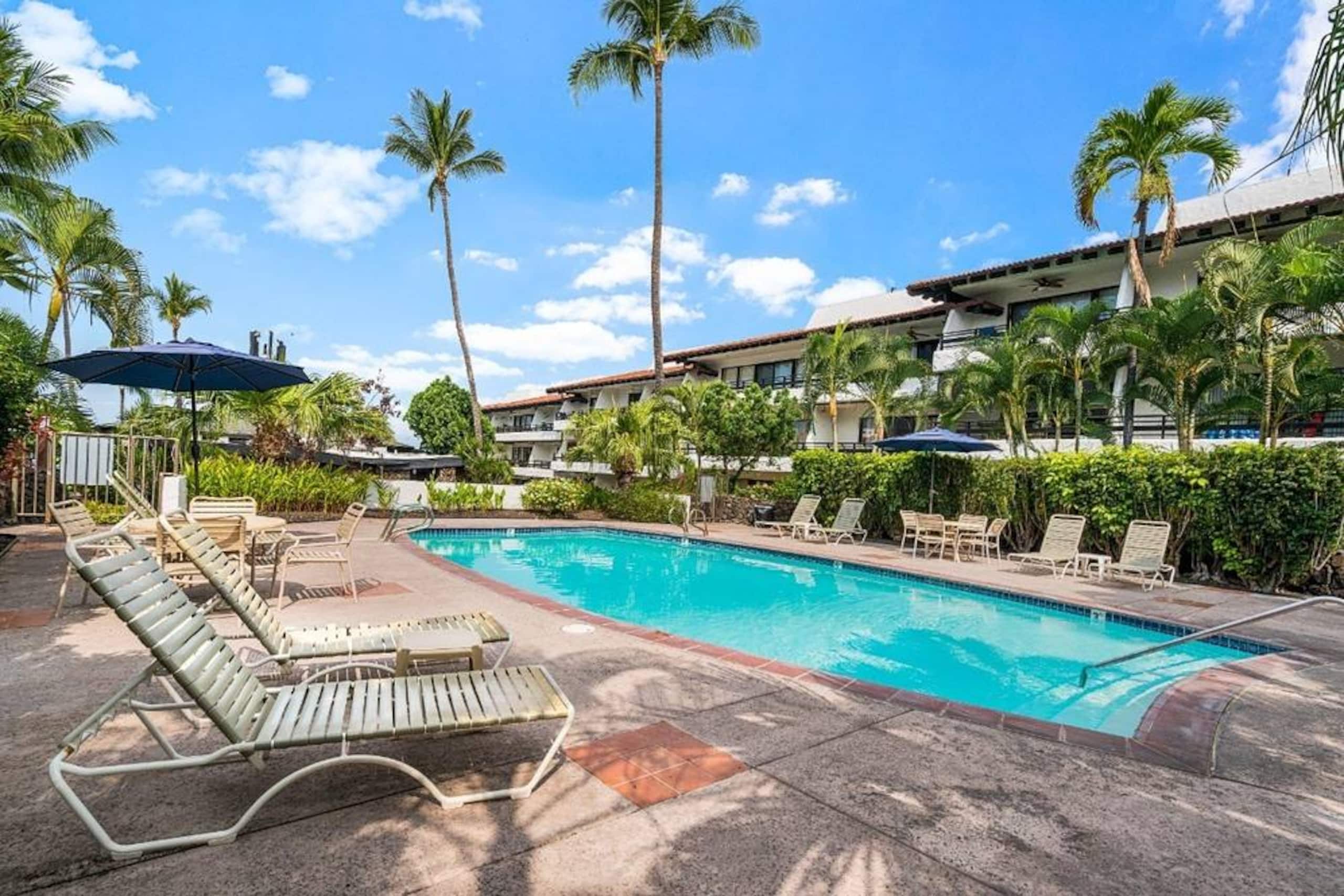 10 min to Town* AC*King Bed*Oceanside Pool - Image 18