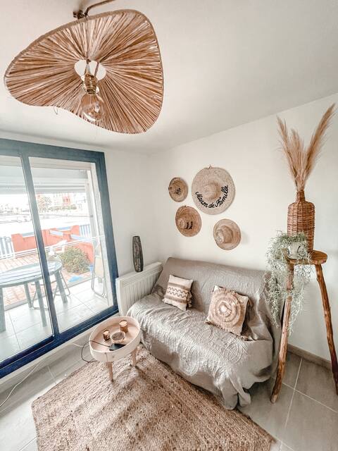 Successful Airbnb property: Apartment facing the pond in Le Barcarès