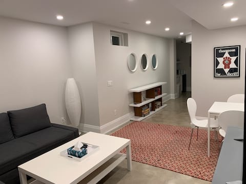 Successful Airbnb property: Leslieville- Lower level suite in Toronto—Danforth