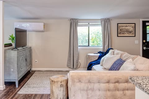 Top Airbnb: Landpark Studio Loft Escape in Sacramento