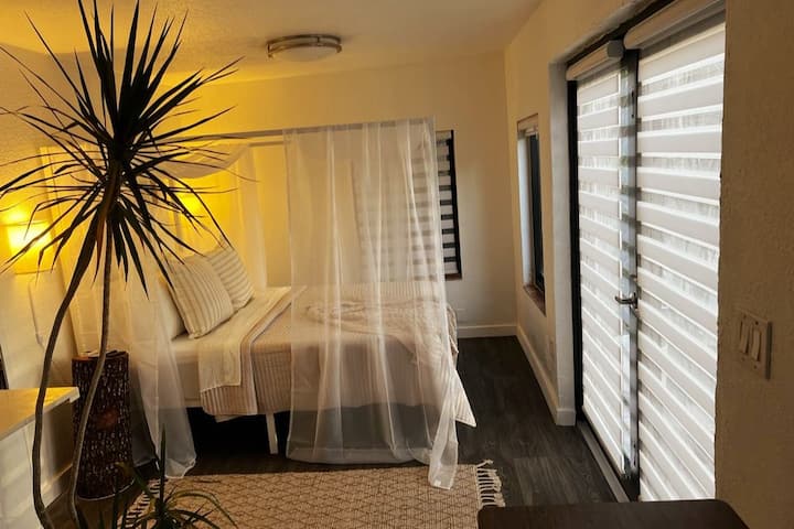 Cozy Tropical Cabana