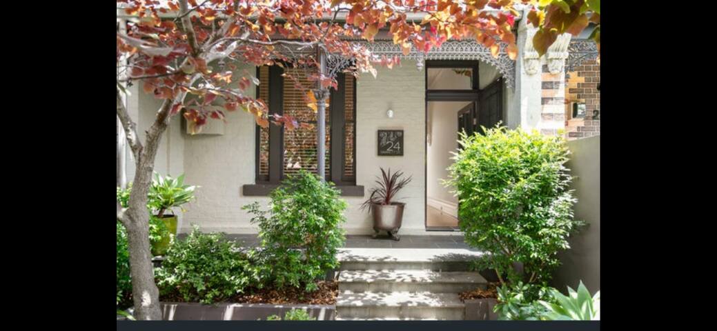 Stunning 3br terrace Albert Park gallery image 2