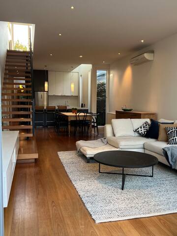 Stunning 3br terrace Albert Park gallery image 4