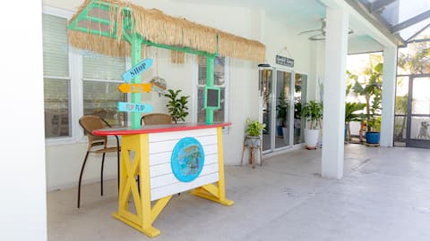 Top Airbnb: Sunset Beach Bliss. Family Fun W/ Pool and Beaches in Tarpon Springs