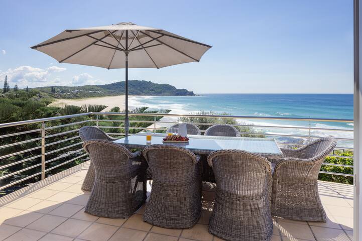 Clifton Beach House Beachfront on Boomerang Beach gallery image 2
