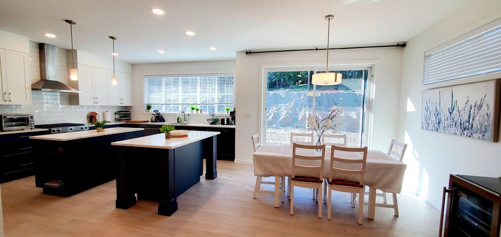 Brand New Seaside Home in Royal Bay gallery image 4