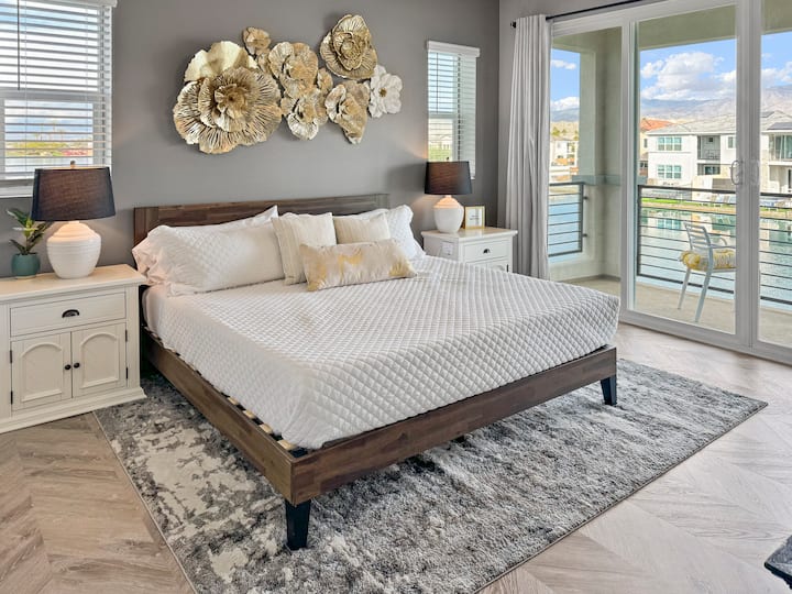 Upstairs Primary Suite with lake views, 75 inch Samsung TV and full-size desk.
Features full-wall sliding glass doors to private balcony, walk-in closet and ensuite bathroom with shower and soaking tub