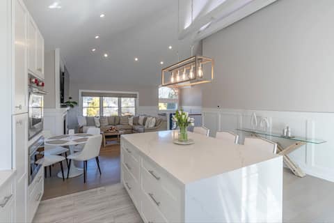 Charming 5BR Hamptons House - 5 Mins to the Beach