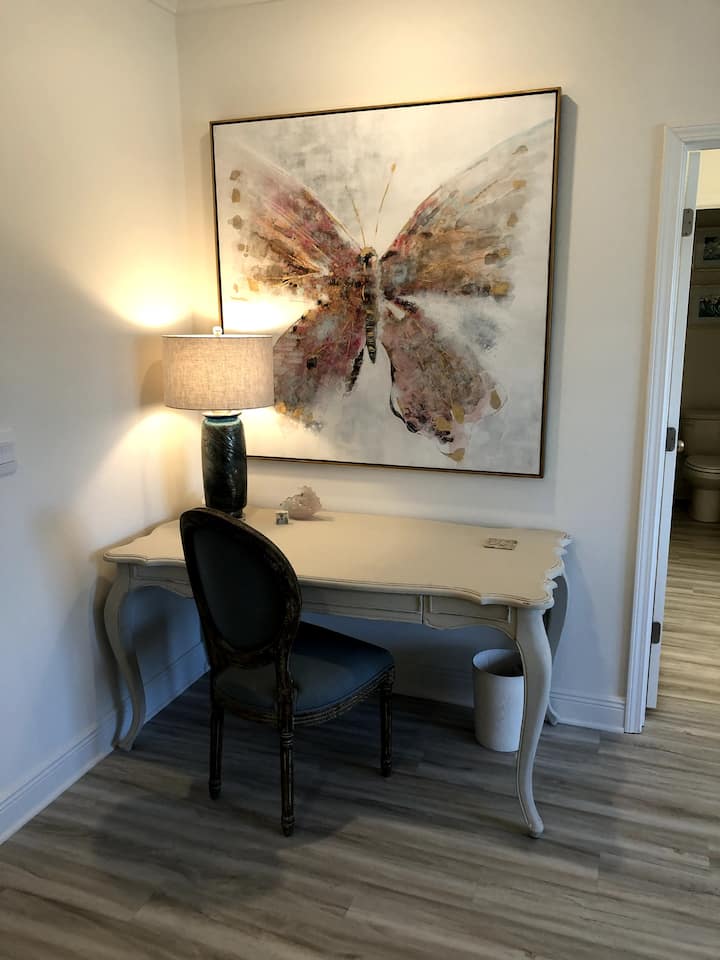 Escritorio en la habitación principal #2