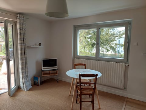 Airbnb performant: Bright accommodation on the ground floor, 35 m2 à Saône Et Loire