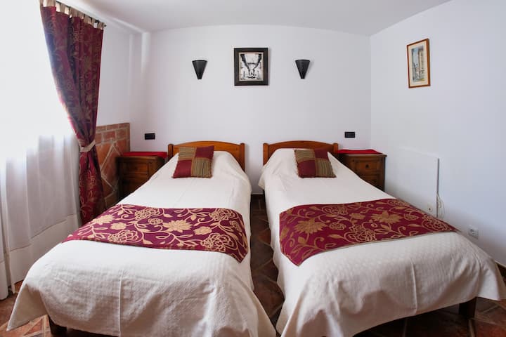 Ვილა-პასა-ფინა, ტყუპი საძინებელი, დამხმარე სააბაზანოთი.