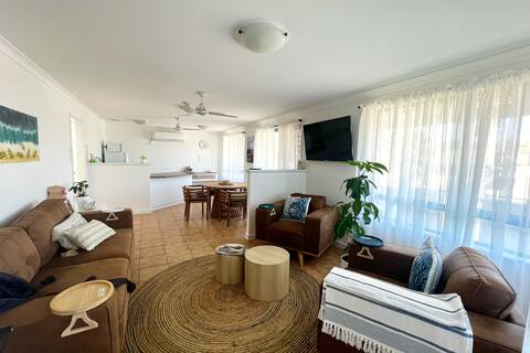 The White House  - Queen Apartment Suite