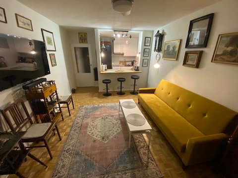 Popular Airbnb listing: apartment between the city center and the airport in Ochota