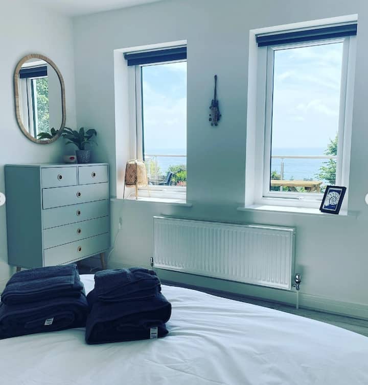 Dormitorio principal con vistas al mar