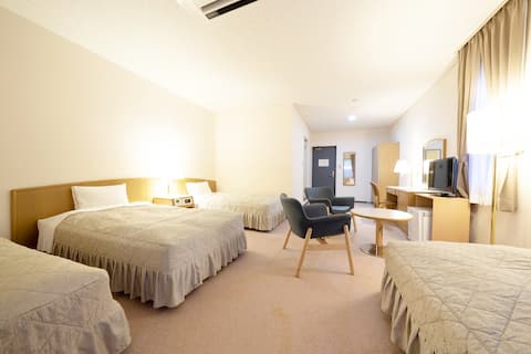 Non-smoking/Quadruple room with breakfast/4 ppl