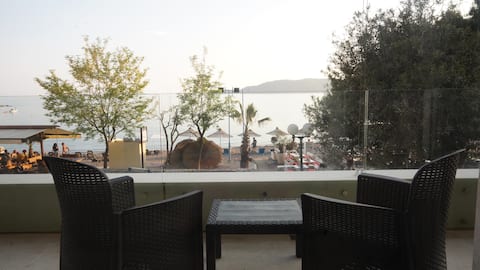 Modern, Bright Beachfront Flat in Rafailovici