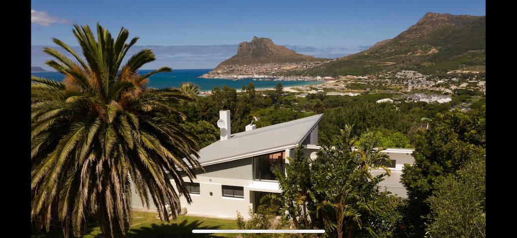 Lux Villa for 12,huge pool,nr sea,ocean view,safe gallery image 2