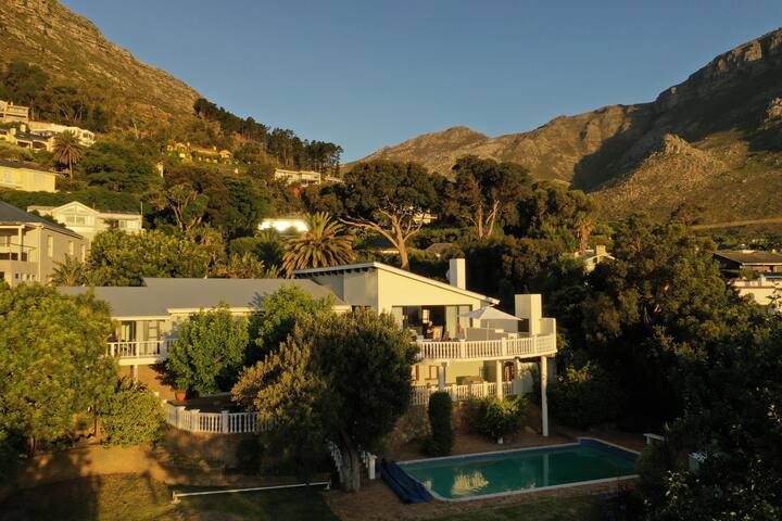 Lux Villa for 12,huge pool,nr sea,ocean view,safe