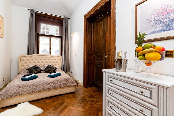 Imperial Deluxe Suite gallery image 3