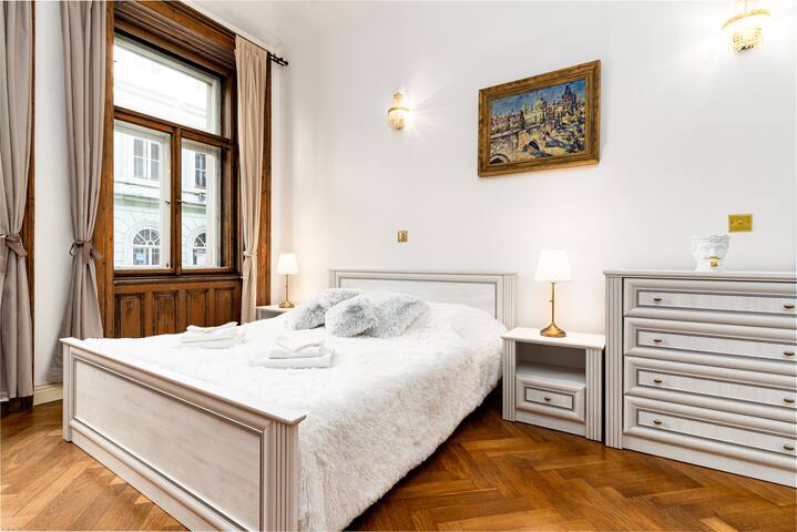 Imperial Deluxe Suite gallery image 4