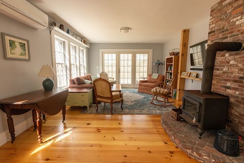 Popular Airbnb listing: Blueberry Hill, Wiscasset Maine in Wiscasset