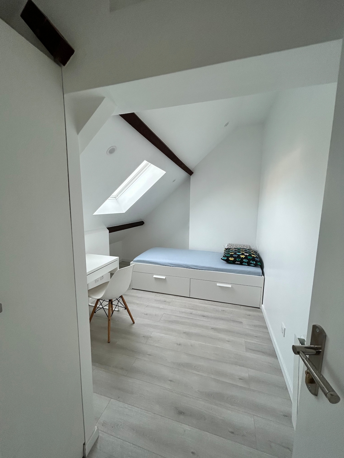 საძინებელი 2 სამუშაო სივრცით 