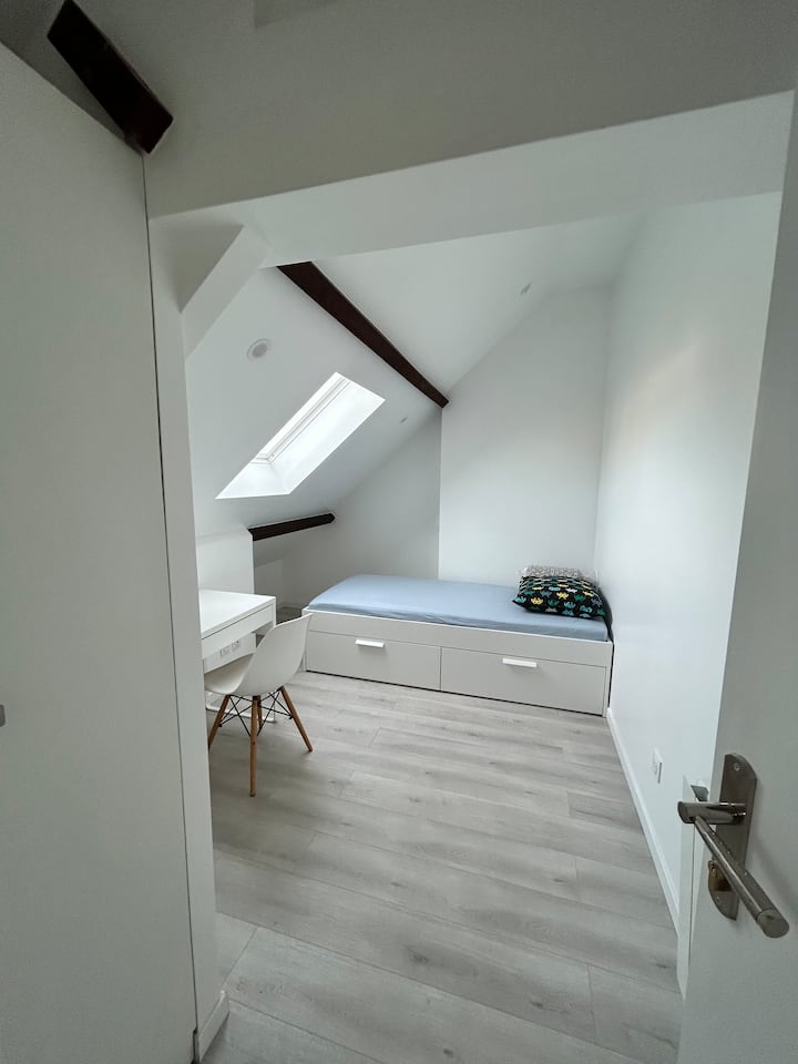 chambre 2 avec le coin de travail 