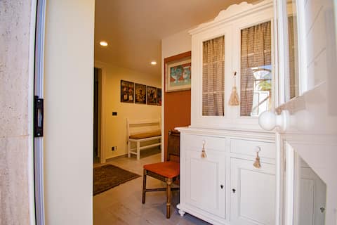Top performing Airbnb: Casa Thuja a stone's throw from the sea of Mondello in Palermo