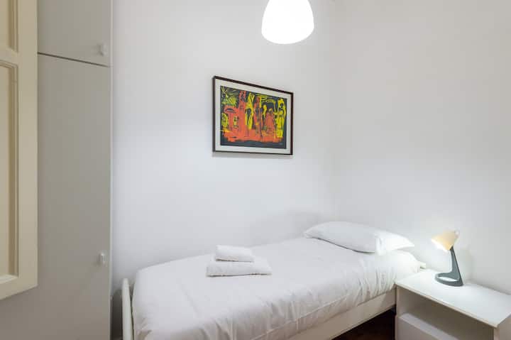 Schlafzimmer 1
