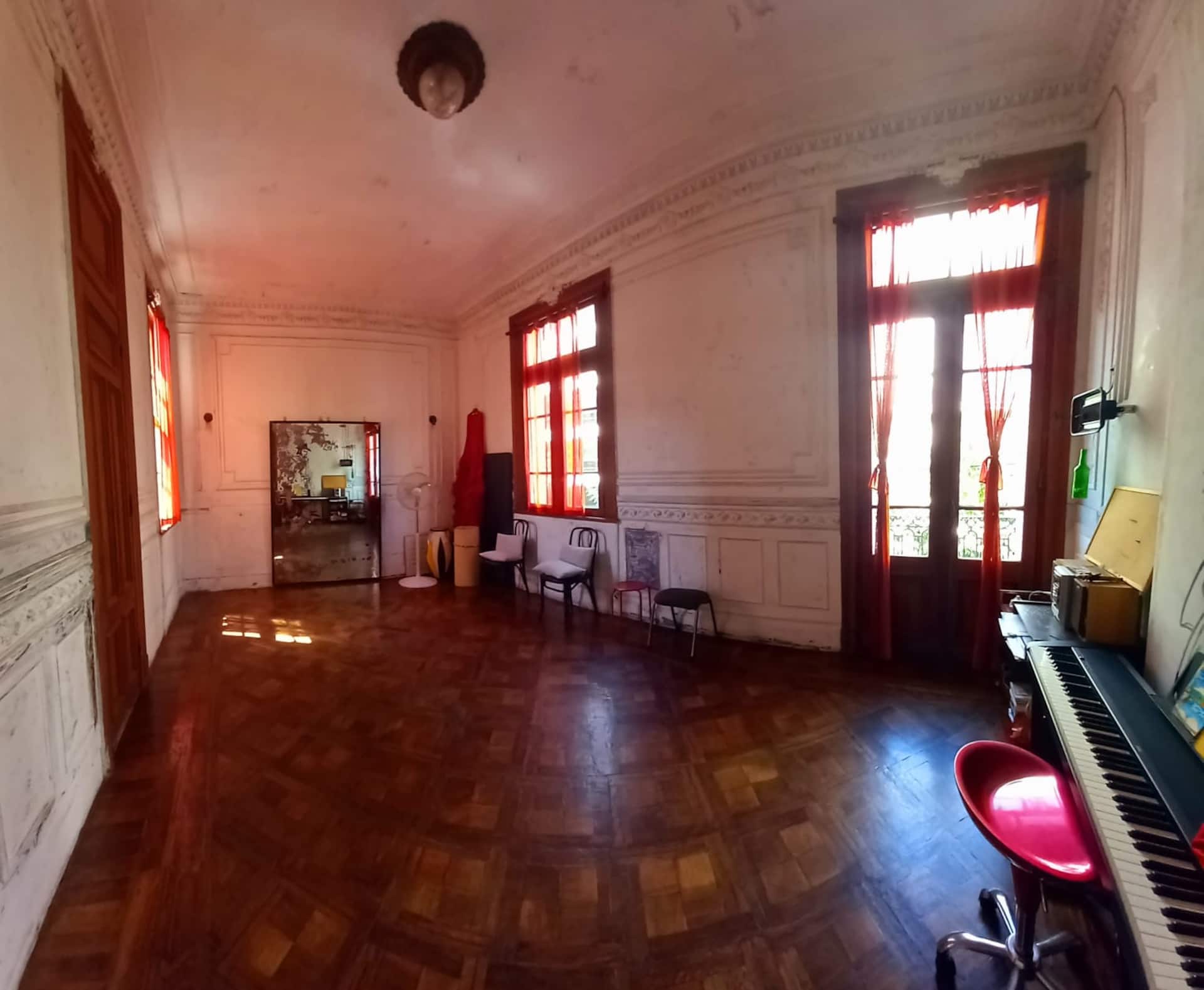 Room in a period home in Monserrat
