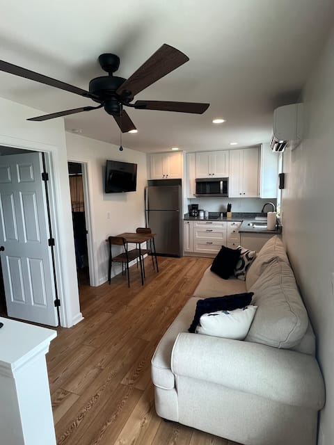 Popular Airbnb listing: The Oyster Flat in Port Royal