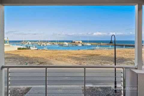 Beachfront Sunny Dais