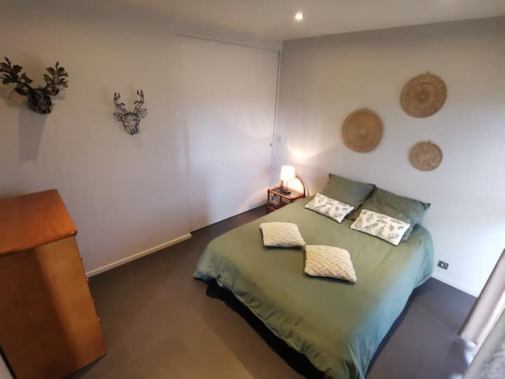 3 חדרי שינה בטבע
מיטה 140