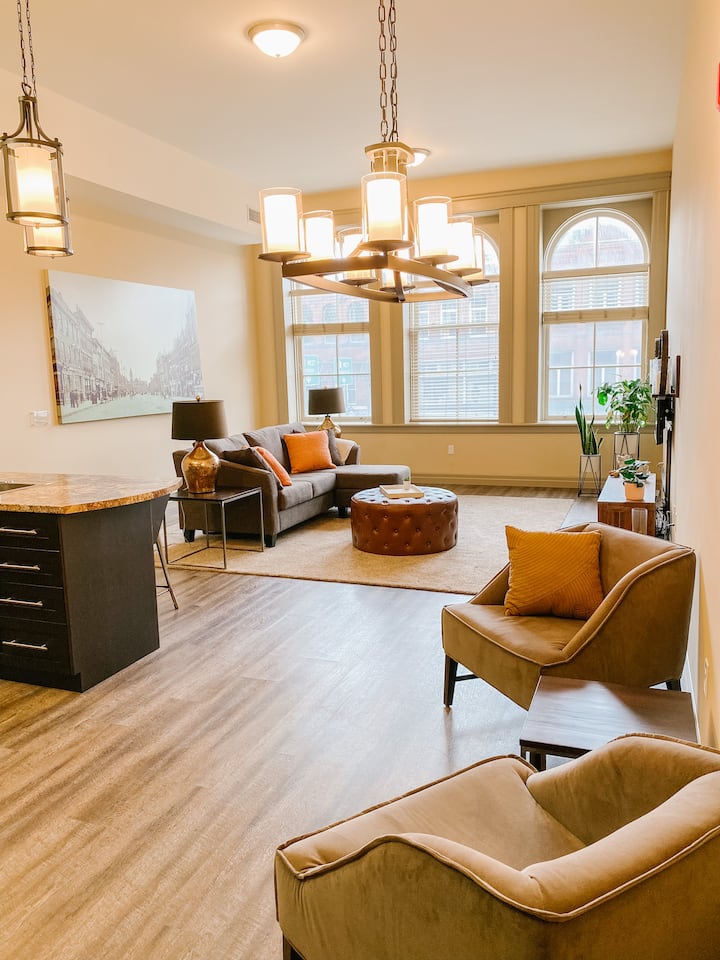 Downtown suite with elevator access & FREE parking Apartments for Rent in Stratford, Ontario