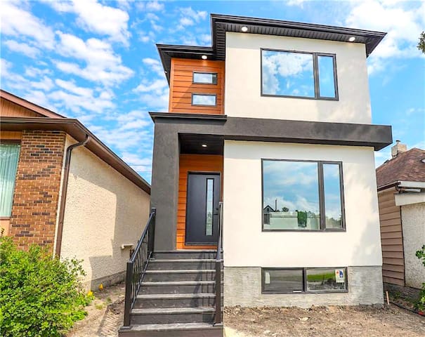 Kid-Friendly Stay | Near Zoo, Mall & Downtown