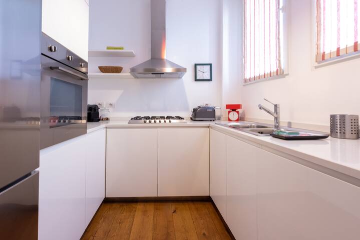 Corso di Porta Nuova 34: Downtown Jazz Vibes gallery image 2