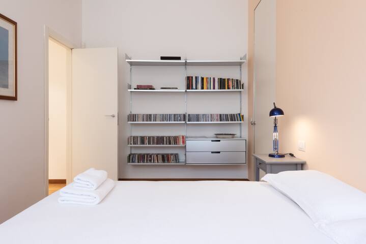 Corso di Porta Nuova 34: Downtown Jazz Vibes gallery image 5