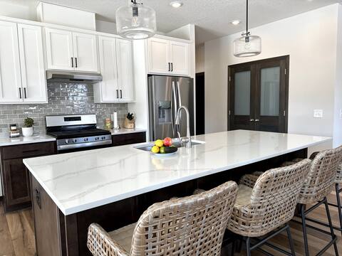 BRAND NEW! Modern home 2 min to Shattuck St Mary