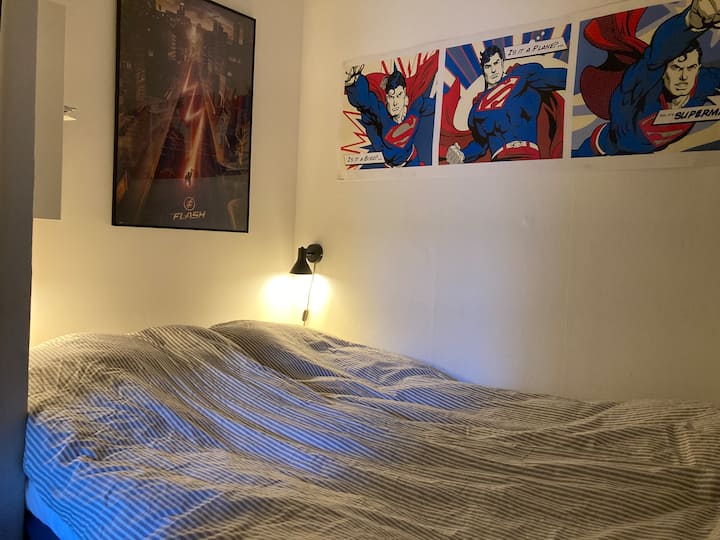 Cama para sala de jóvenes