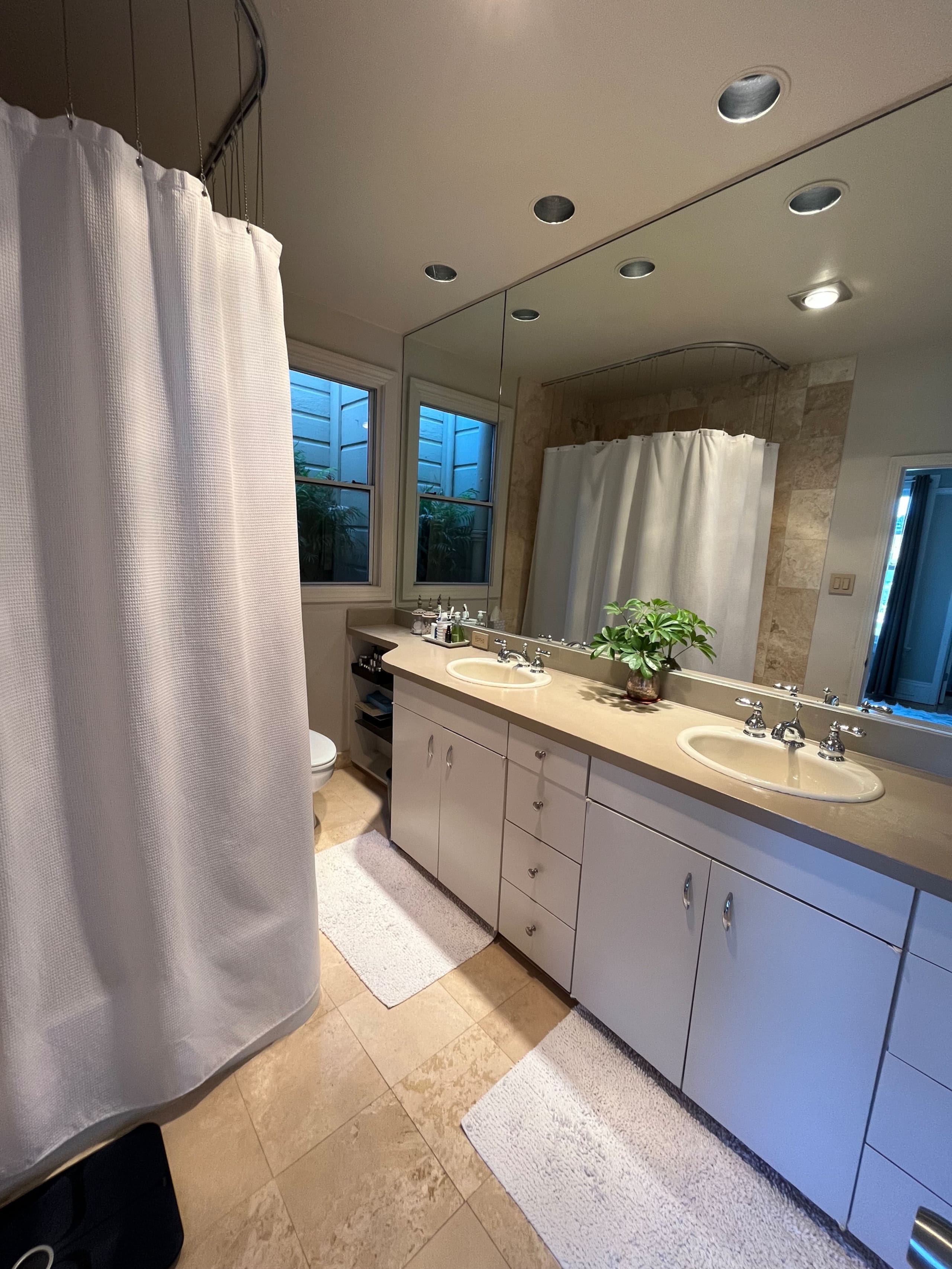 Home in San Francisco · ★5.0 · 3 bedrooms · 3 beds · 2.5 baths - Image 9