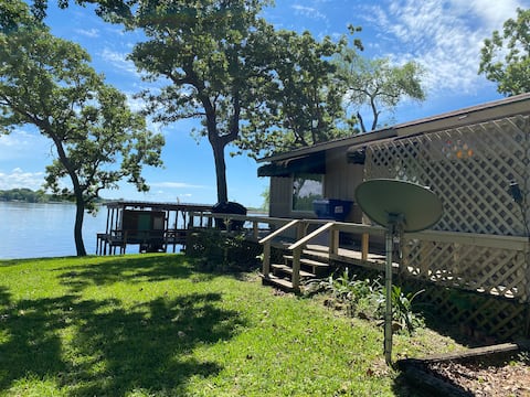 Peaceful Lake Front Retreat