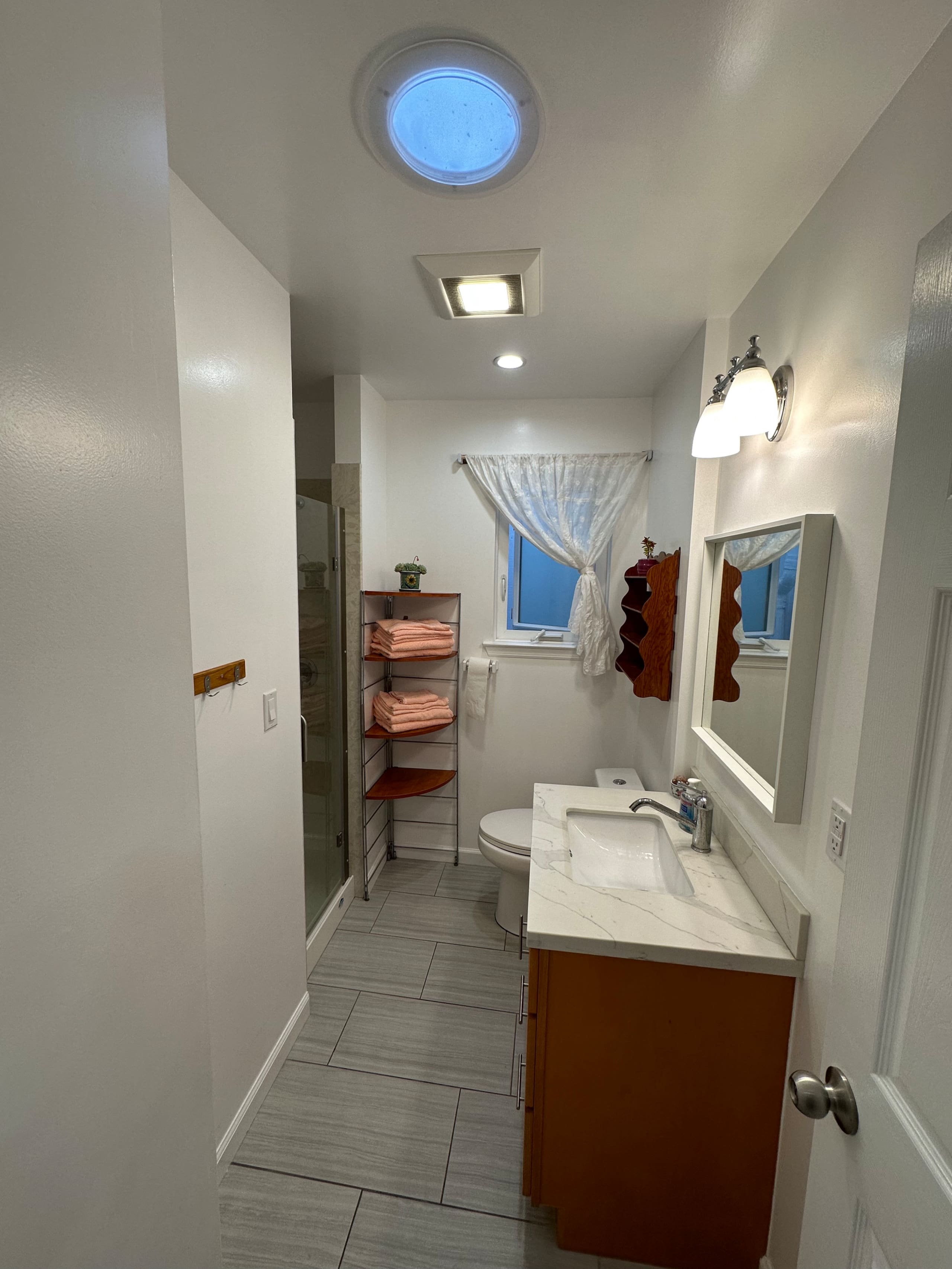 Home in San Francisco · ★4.8 · 3 bedrooms · 4 beds · 1.5 baths - Image 16