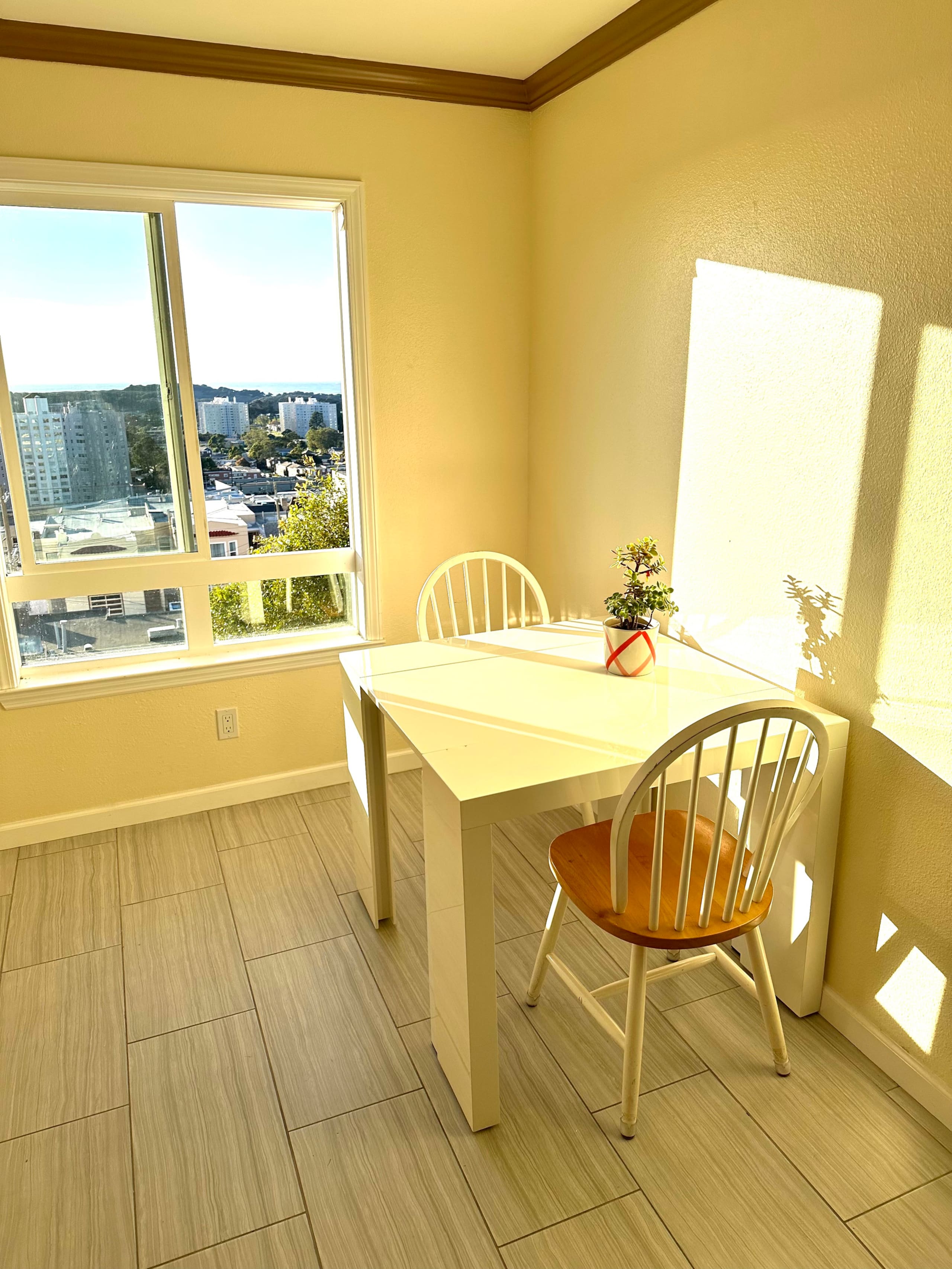 Home in San Francisco · ★4.8 · 3 bedrooms · 4 beds · 1.5 baths - Image 9